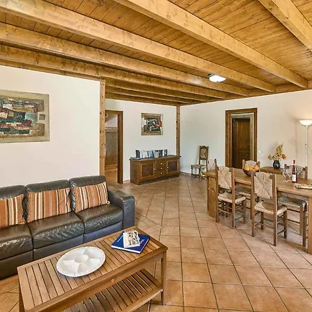 Villa Sleeps 6 Air Con