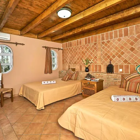 Villa Sleeps 6 Air Con *