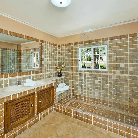 Sleeps 6 Air Con