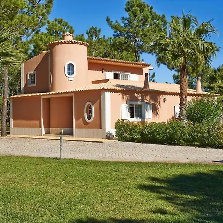 Villa Sleeps 6 Air Con