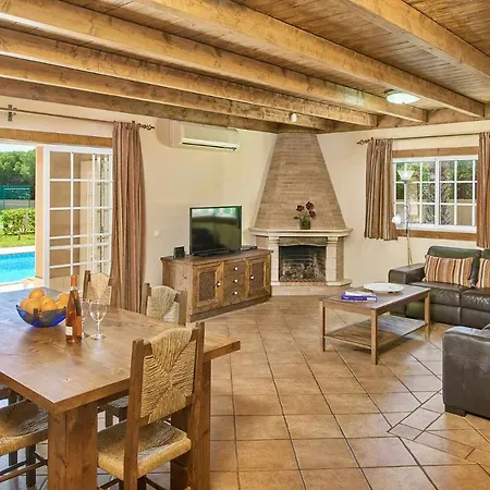 Villa Sleeps 6 Air Con